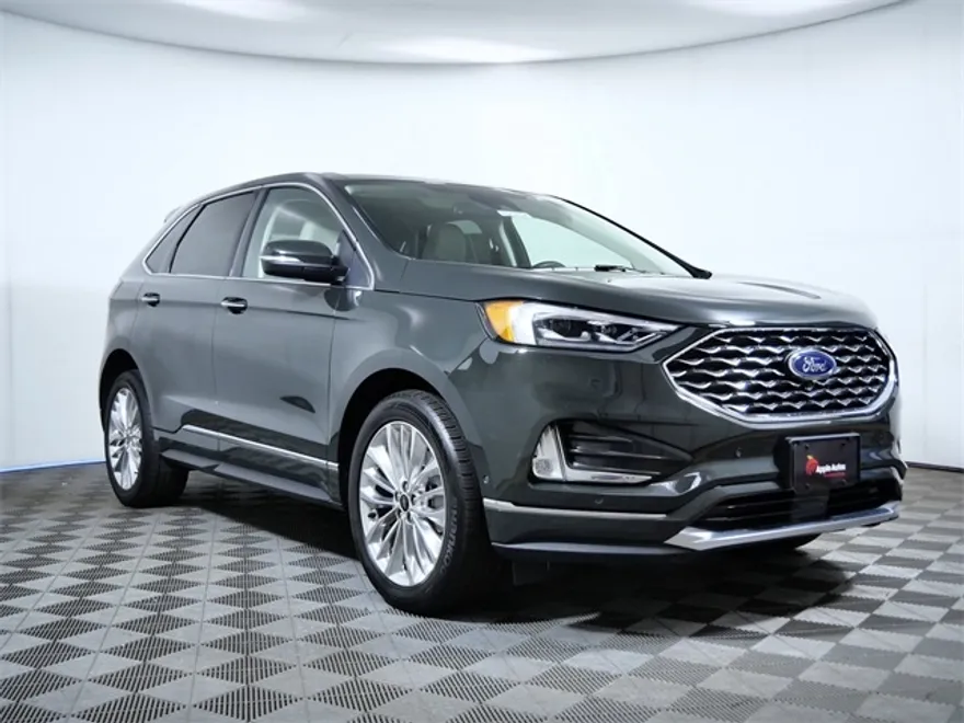 2022 Ford Edge Titanium photo 1