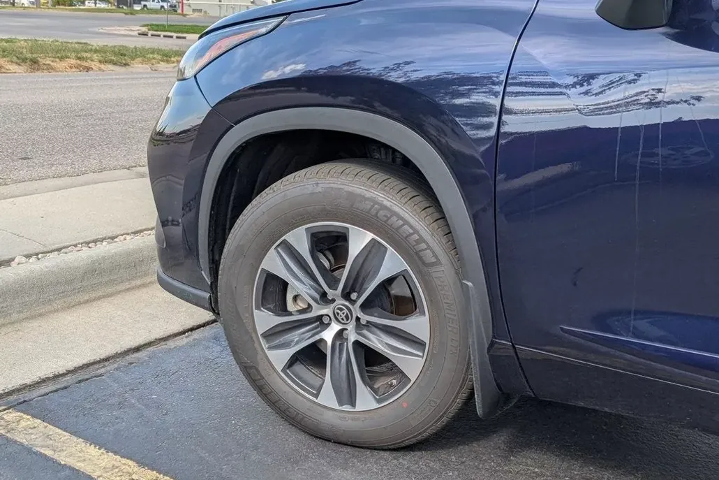 2024 Toyota Highlander XLE photo 1