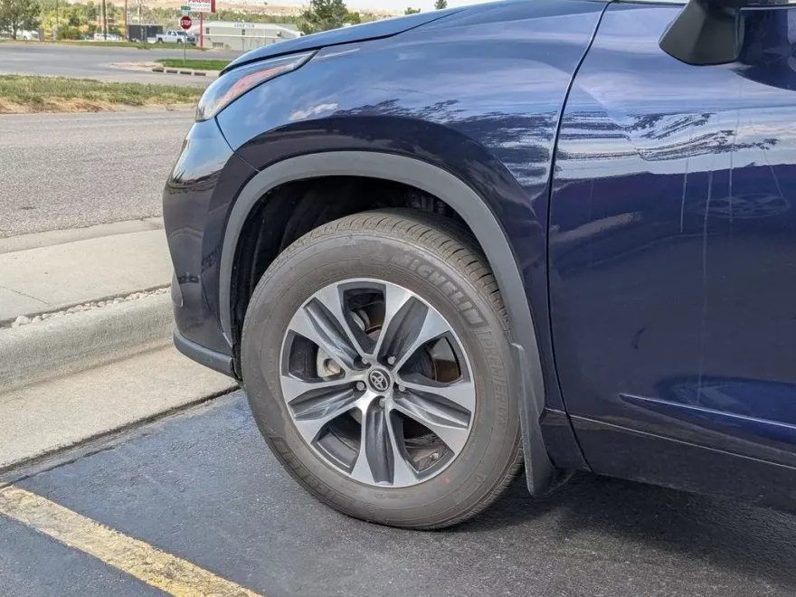2024 Toyota Highlander XLE photo 1