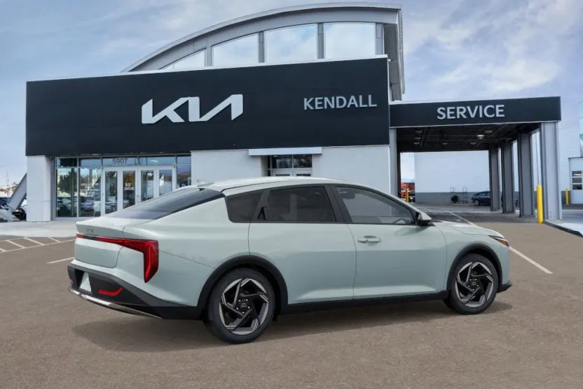 2025 Kia K4 EX photo 1
