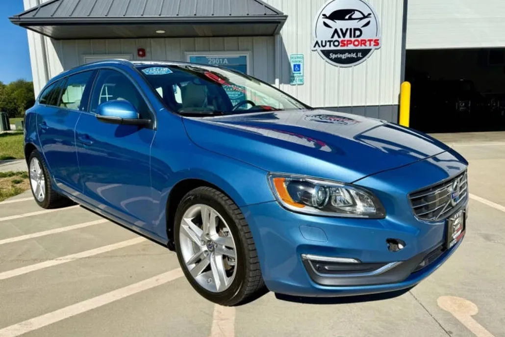 2015 Volvo V60 T5 Drive-E Platinum photo 1