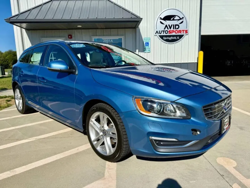 2015 Volvo V60 T5 Drive-E Platinum photo 1