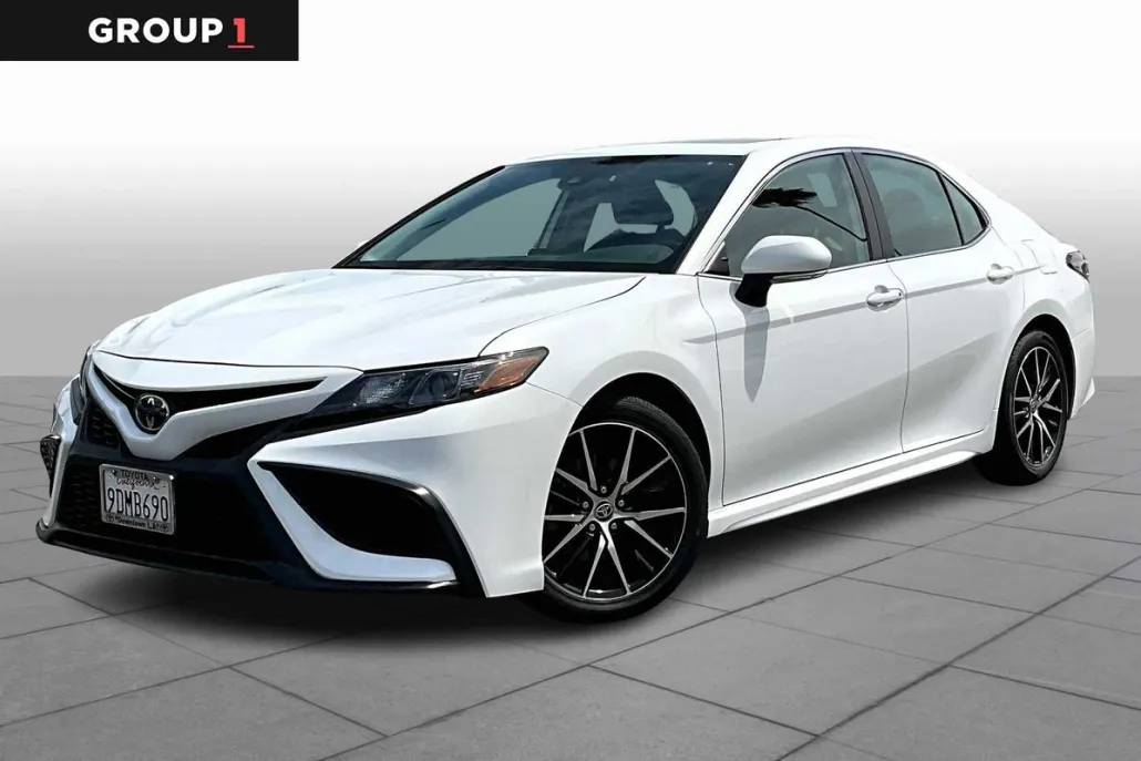 2023 Toyota Camry SE photo 1
