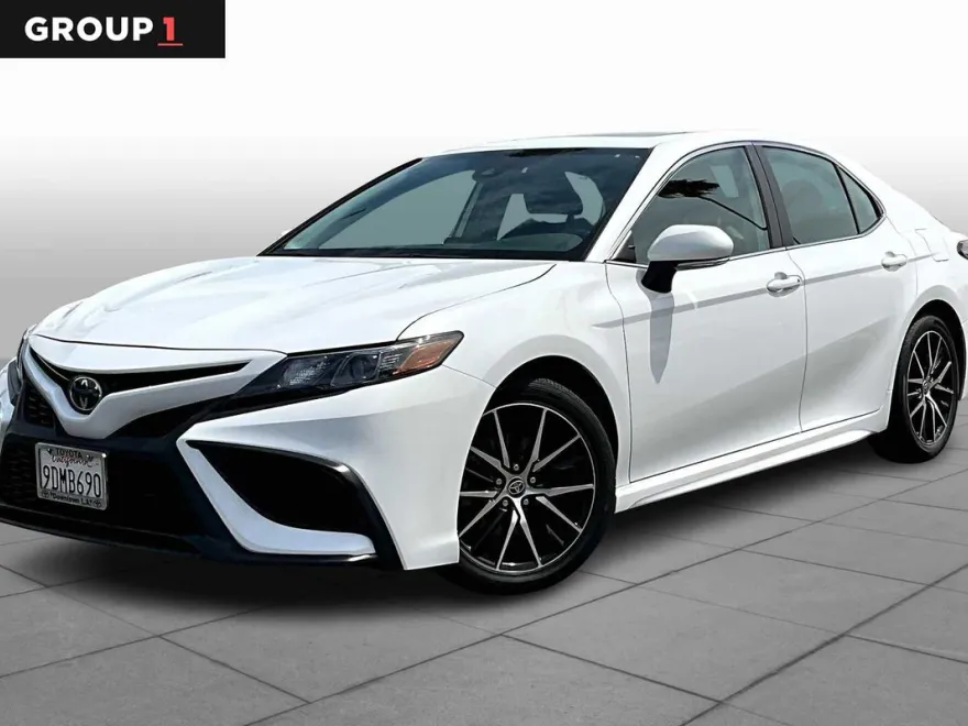 2023 Toyota Camry SE photo 1