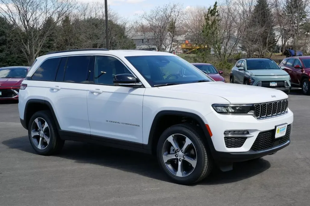 2025 Jeep Grand Cherokee Limited photo 1