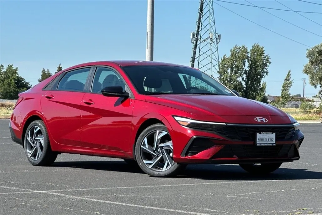 2025 Hyundai Elantra SEL Sport photo 1