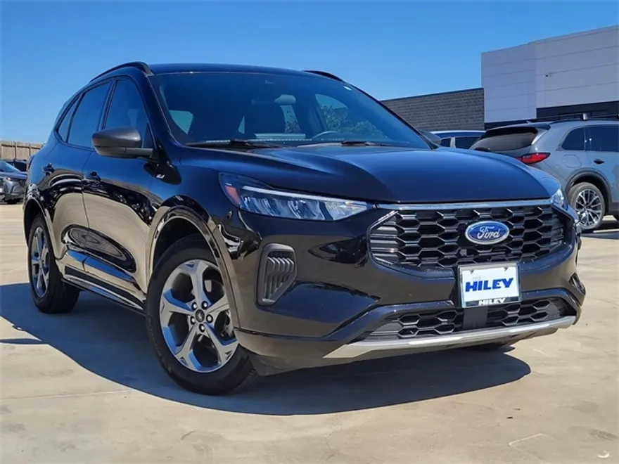 2023 Ford Escape ST-Line photo 1