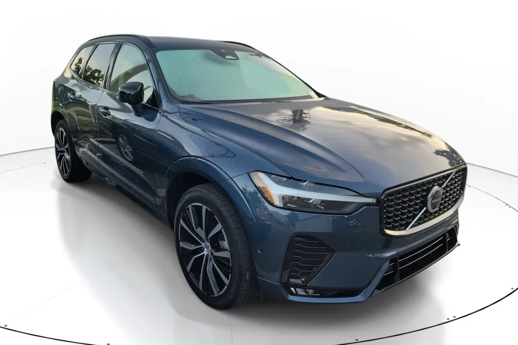 2025 Volvo XC60 B5 Plus photo 1