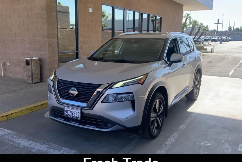 2022 Nissan Rogue SL photo 1