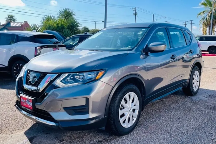 2017 Nissan Rogue S photo 1