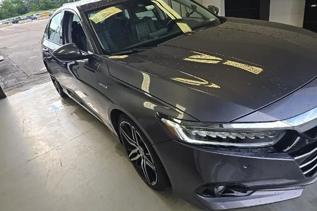 2022 Honda Accord Hybrid Touring photo 1