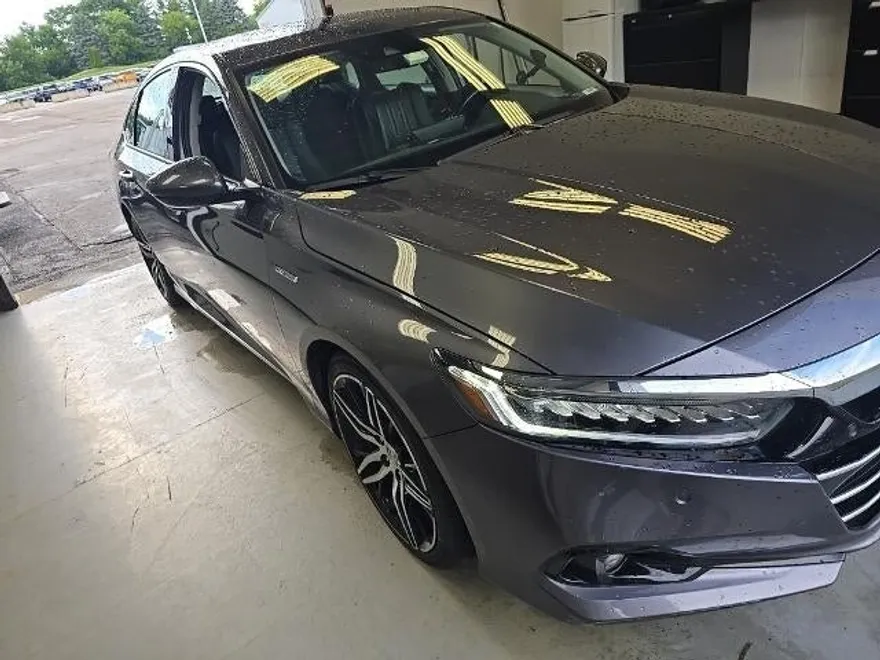 2022 Honda Accord Hybrid Touring photo 1