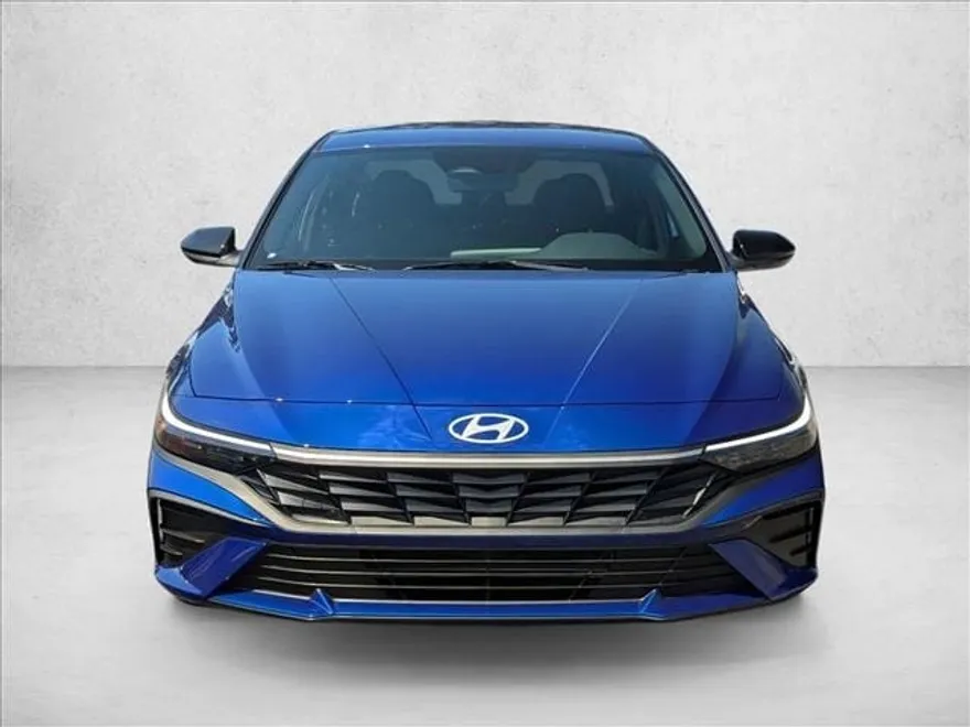 2025 Hyundai Elantra SEL Sport photo 2