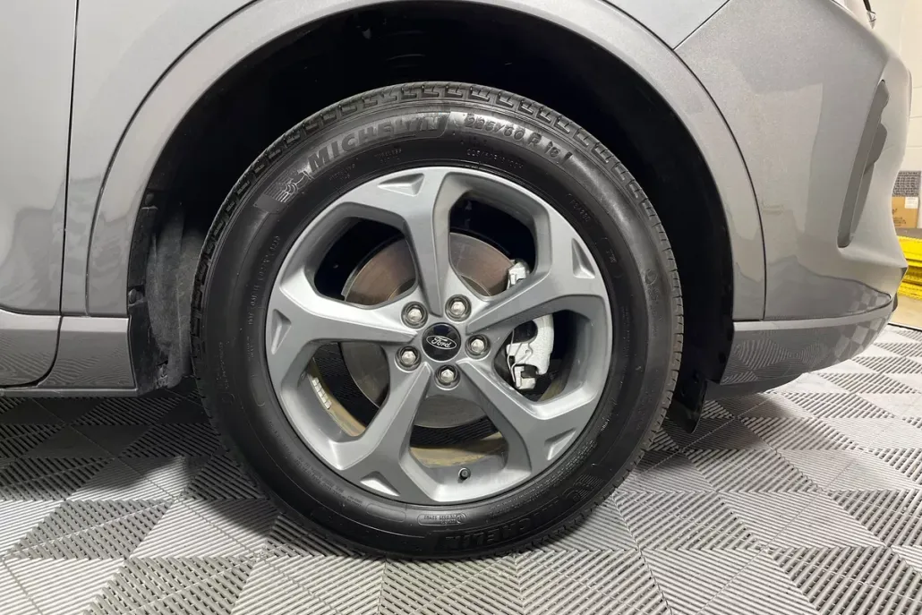 2024 Ford Escape ST-Line photo 1
