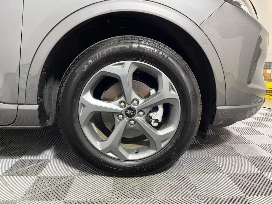 2024 Ford Escape ST-Line photo 1