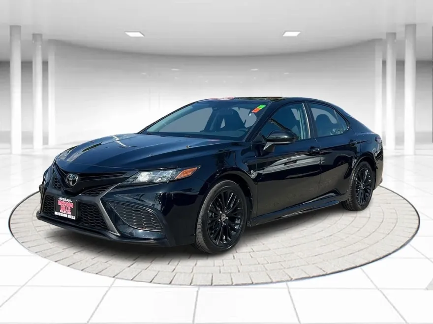 2021 Toyota Camry SE photo 1