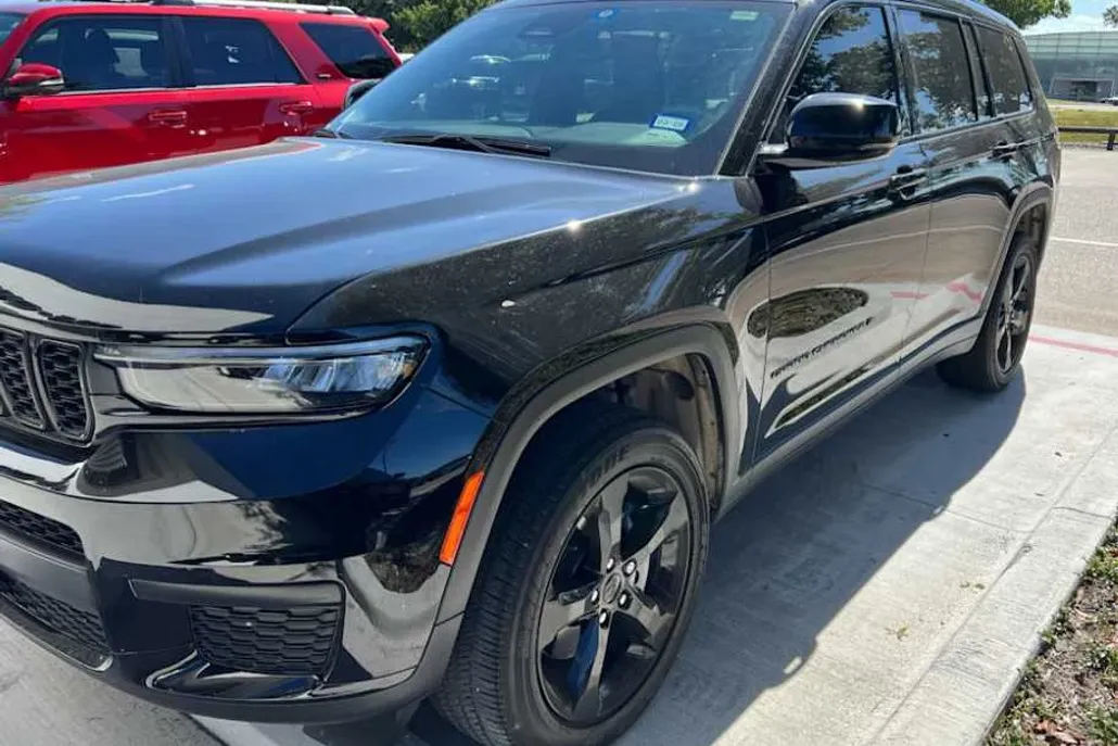 2023 Jeep Grand Cherokee Altitude photo 1