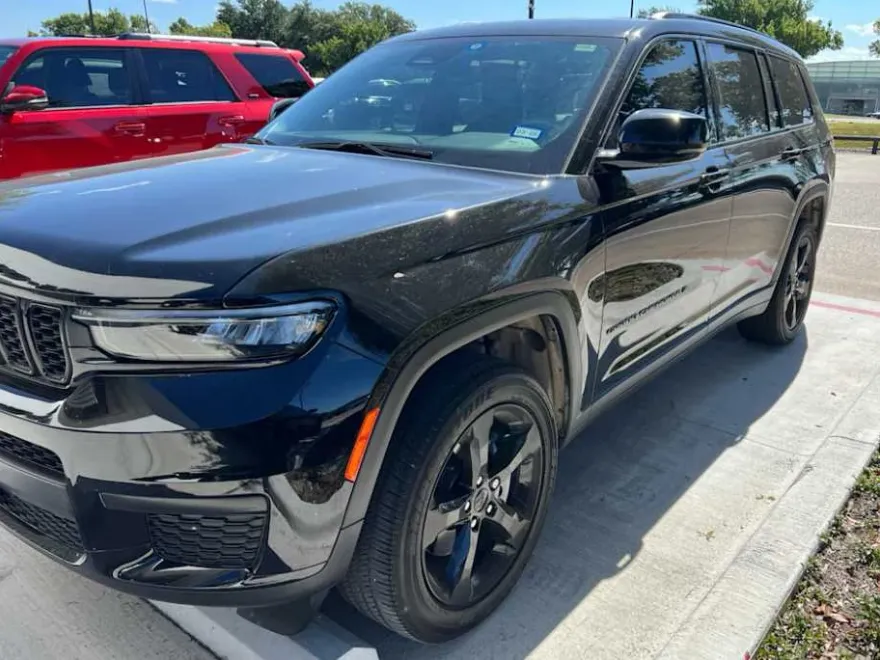 2023 Jeep Grand Cherokee Altitude photo 1