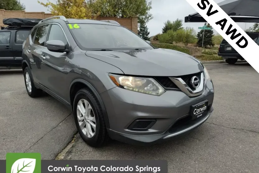2016 Nissan Rogue SV photo 1