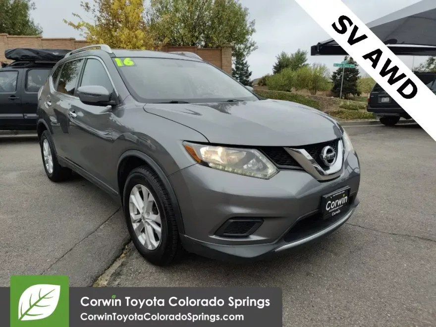2016 Nissan Rogue SV photo 1