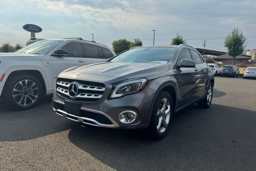 2020 Mercedes Benz GLA 250 photo 1
