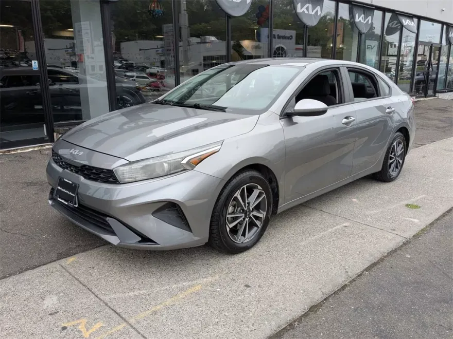 2022 Kia Forte LXS photo 1