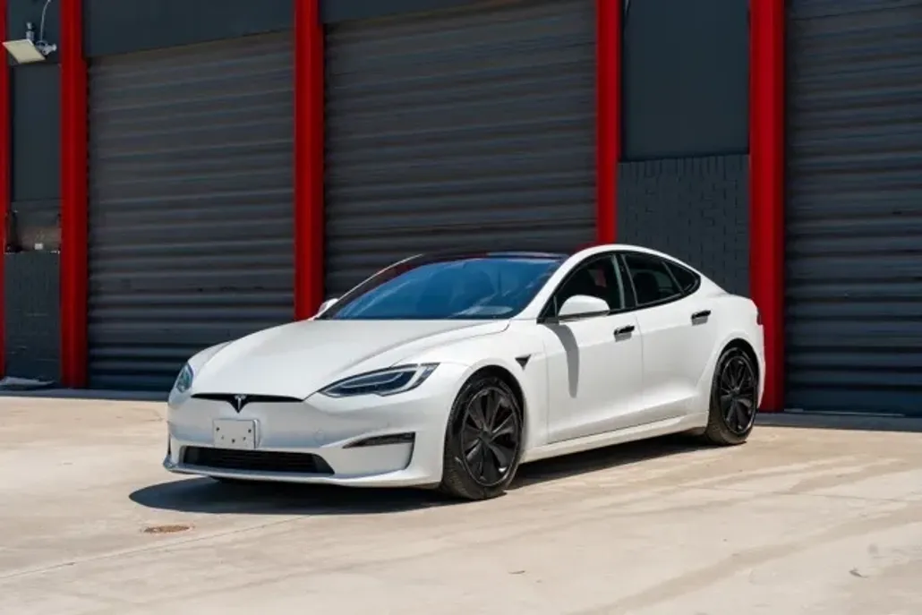 2022 Tesla Model S photo 1