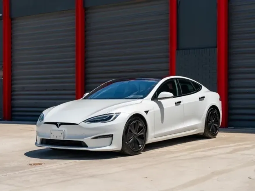 2022 Tesla Model S photo 1