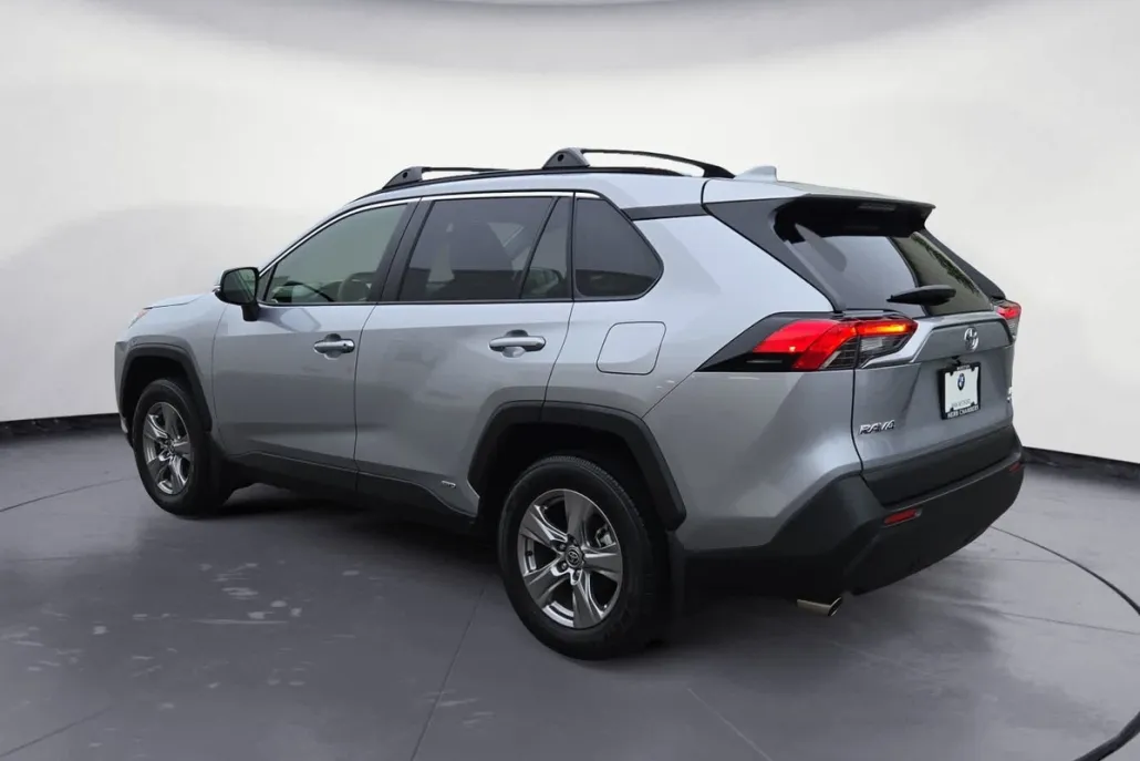 2025 Toyota RAV4 Hybrid LE photo 1