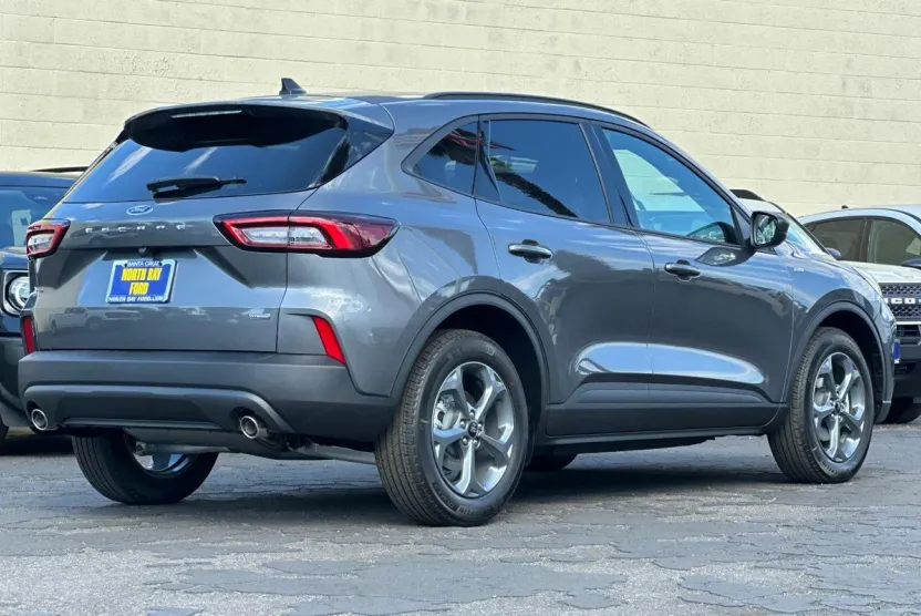 2025 Ford Escape ST-Line photo 1