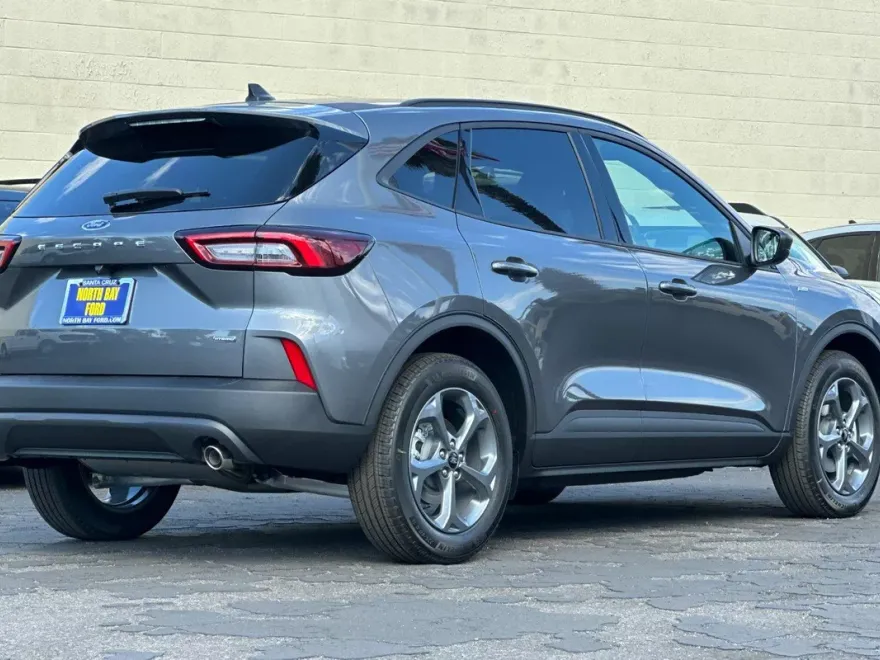 2025 Ford Escape ST-Line photo 1