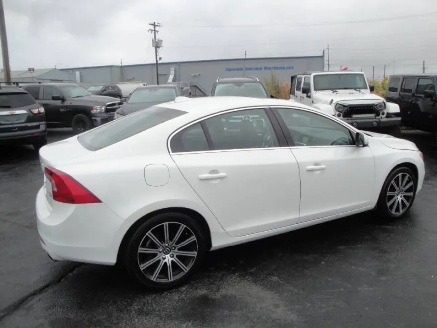 2016 Volvo S60 T5 Drive-E Inscription photo 1