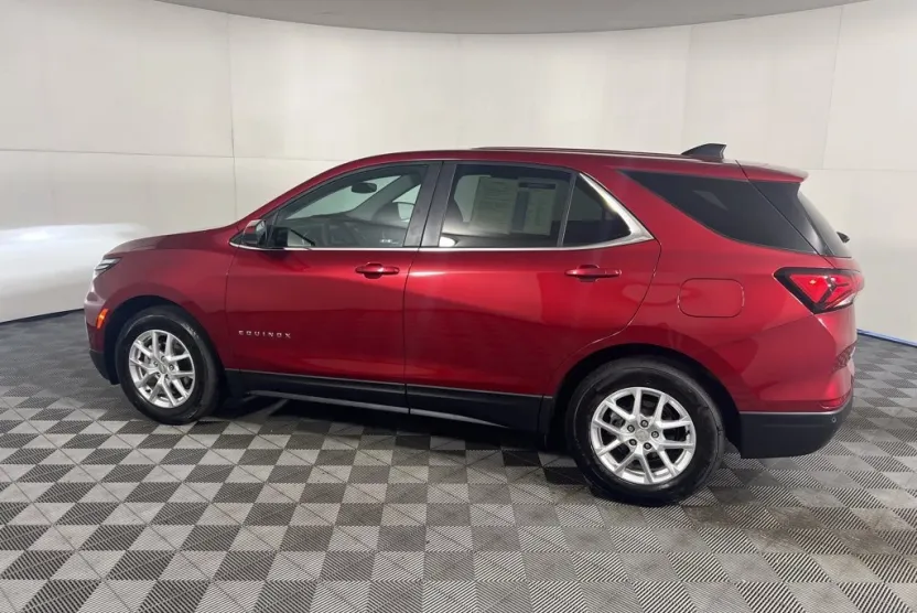 2023 Chevrolet Equinox LT photo 1