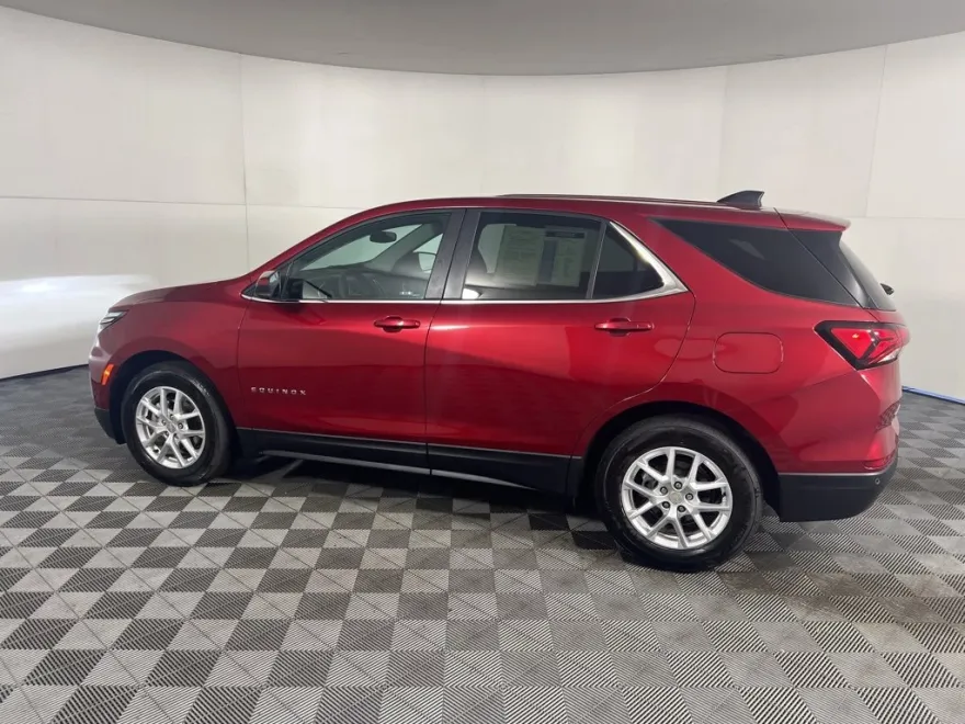 2023 Chevrolet Equinox LT photo 1