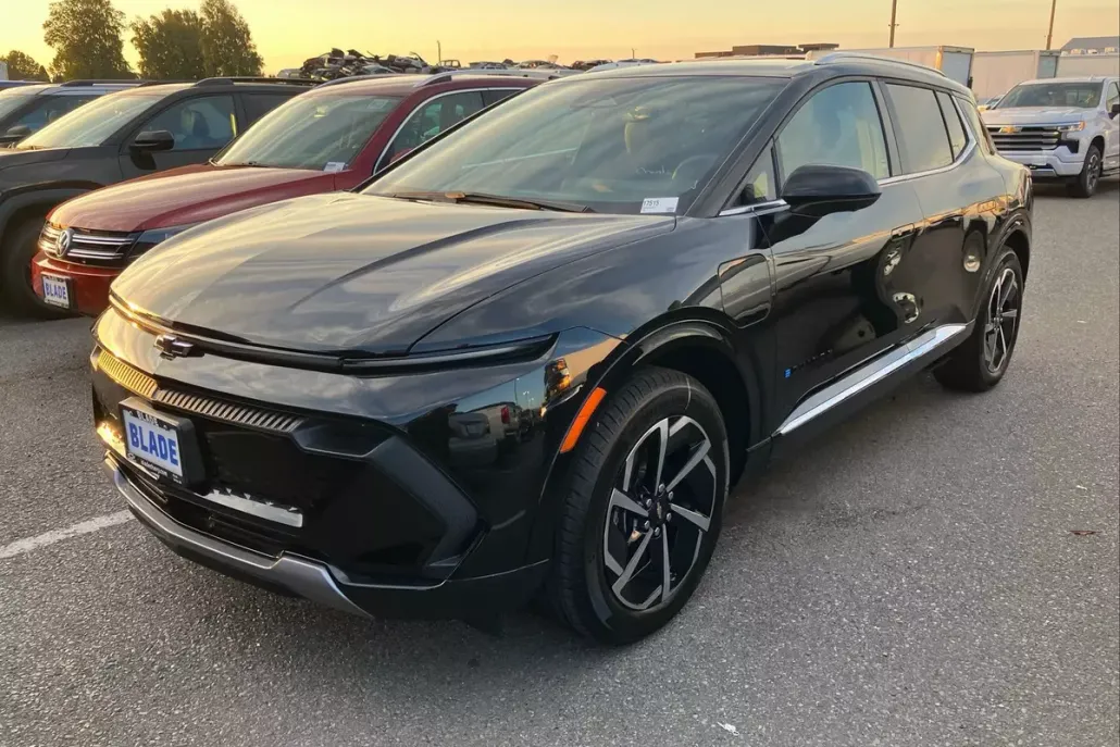 2025 Chevrolet Equinox LT photo 1