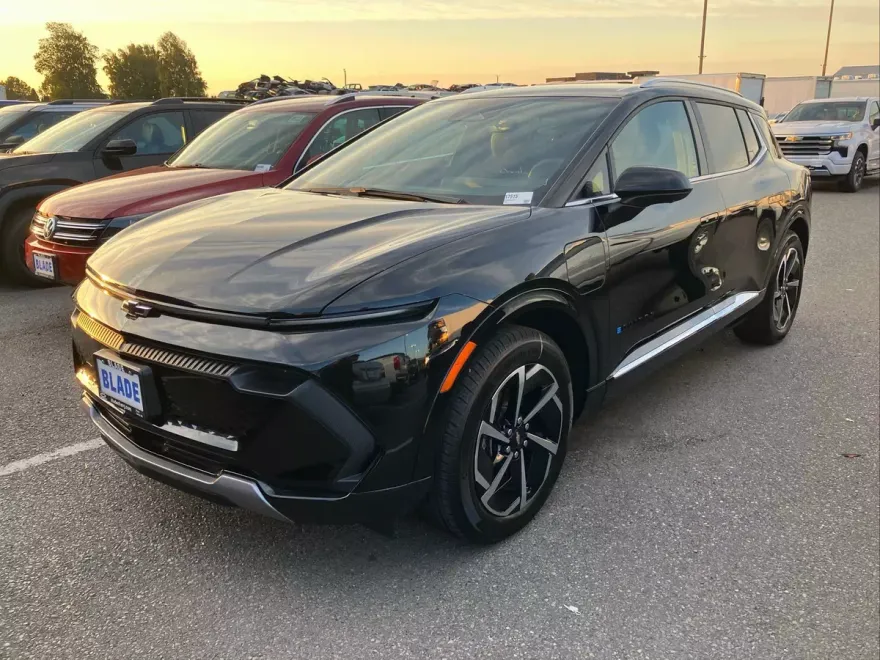 2025 Chevrolet Equinox LT photo 1