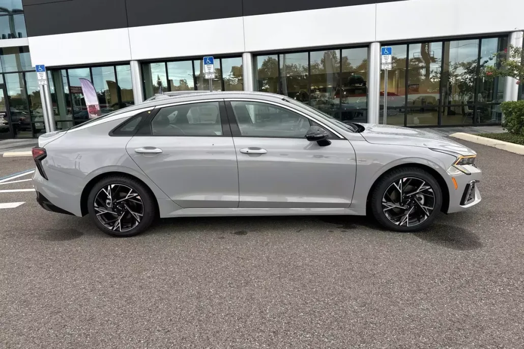 2026 Kia K5 GT-Line photo 1