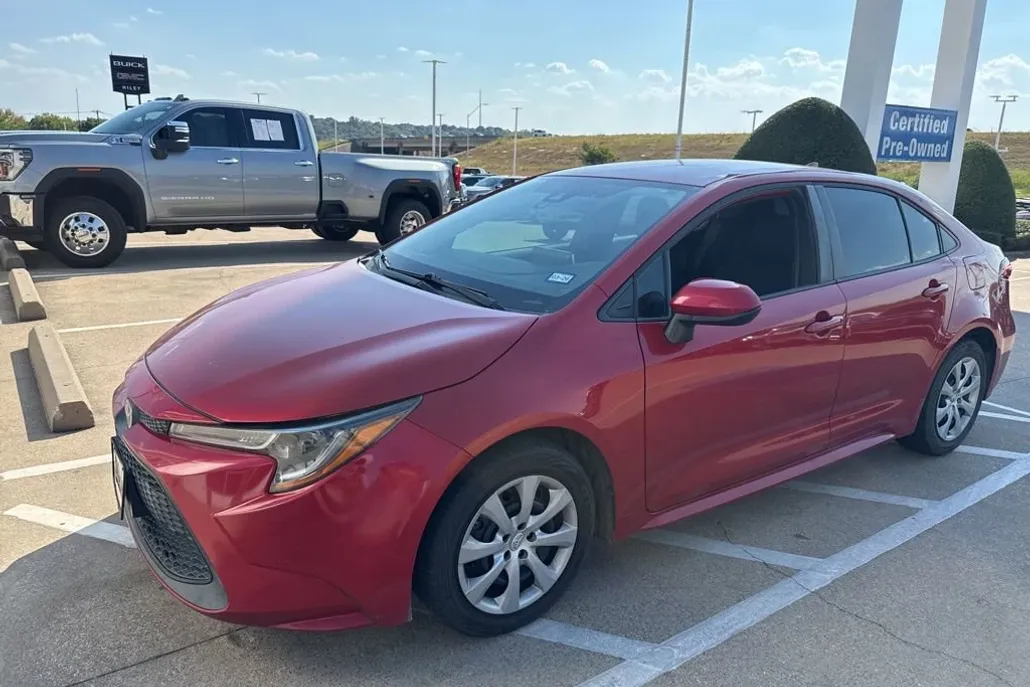 2020 Toyota Corolla LE photo 1