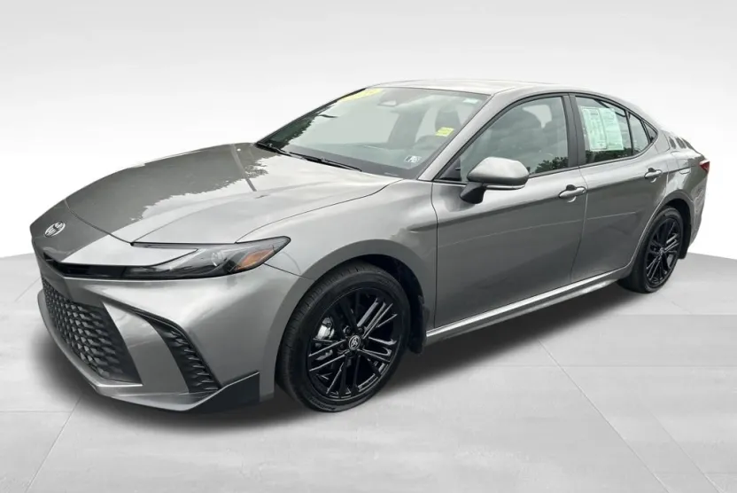 2025 Toyota Camry SE photo 1