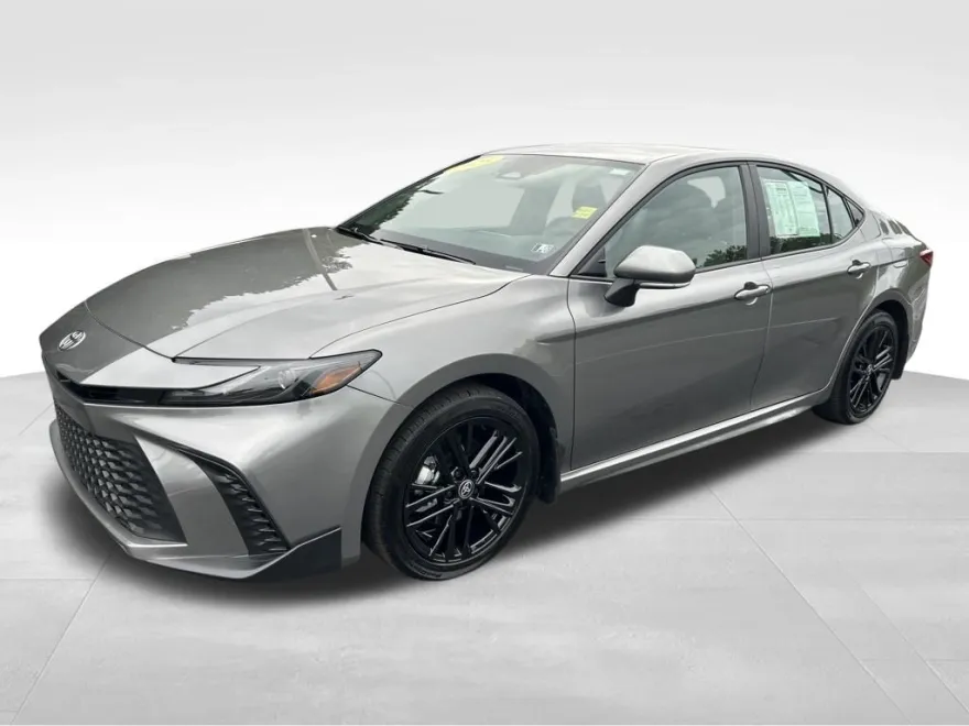2025 Toyota Camry SE photo 1