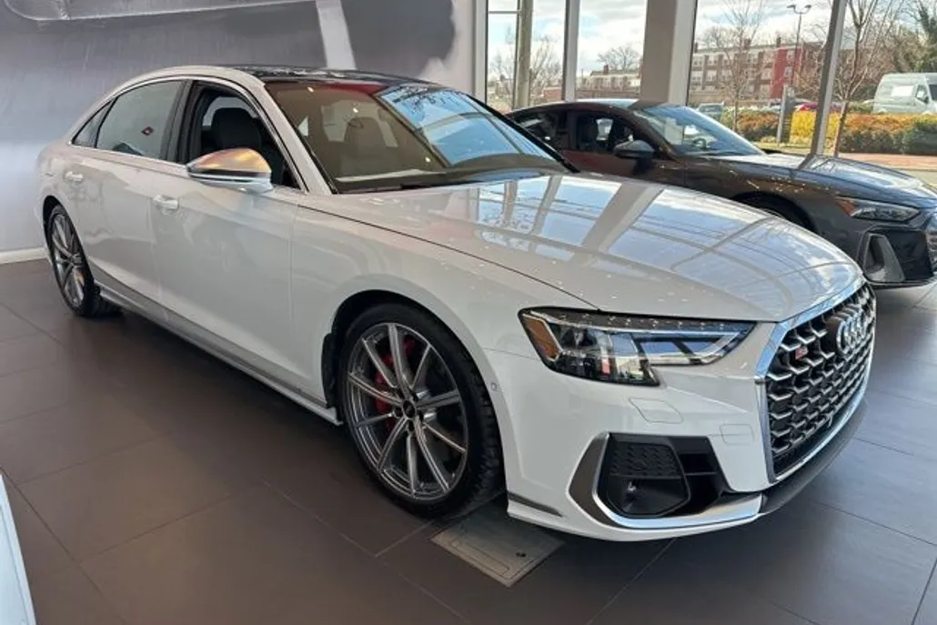 2025 Audi S8 4.0T photo 1