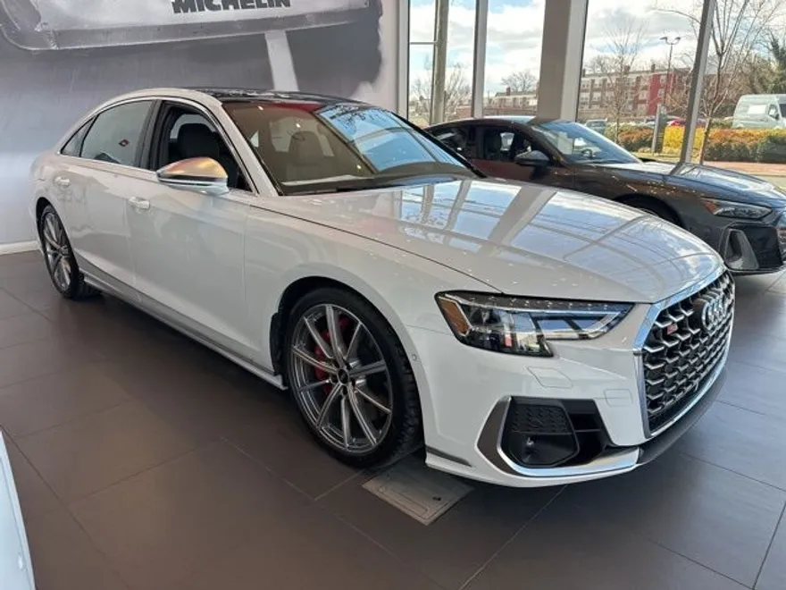 2025 Audi S8 4.0T photo 1