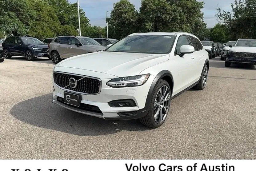 2025 Volvo V90 Cross Country B6 photo 1