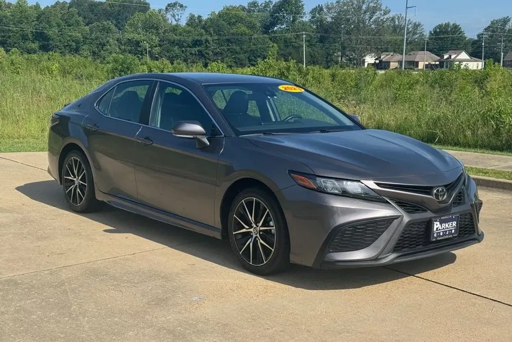 2023 Toyota Camry SE photo 1