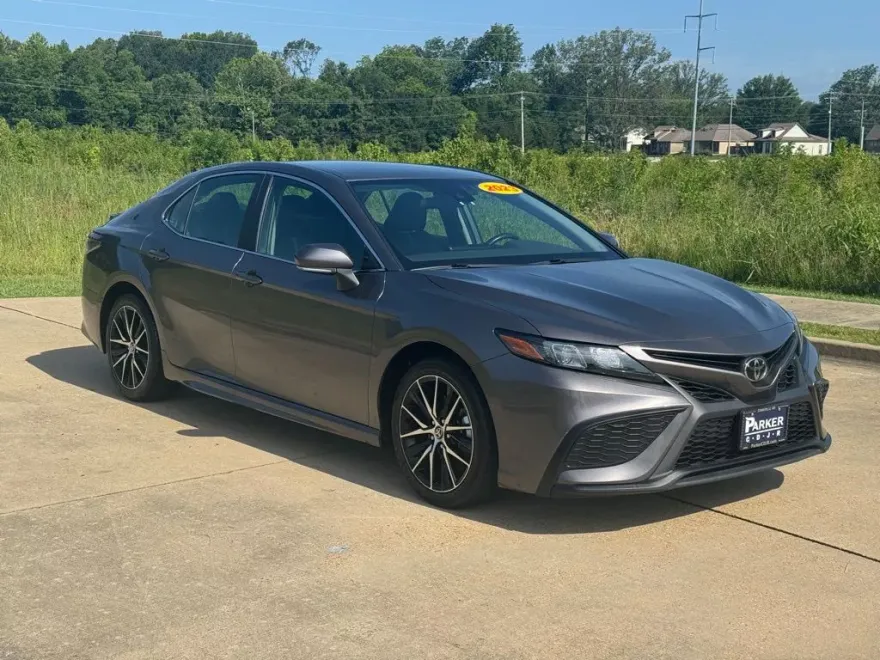 2023 Toyota Camry SE photo 1
