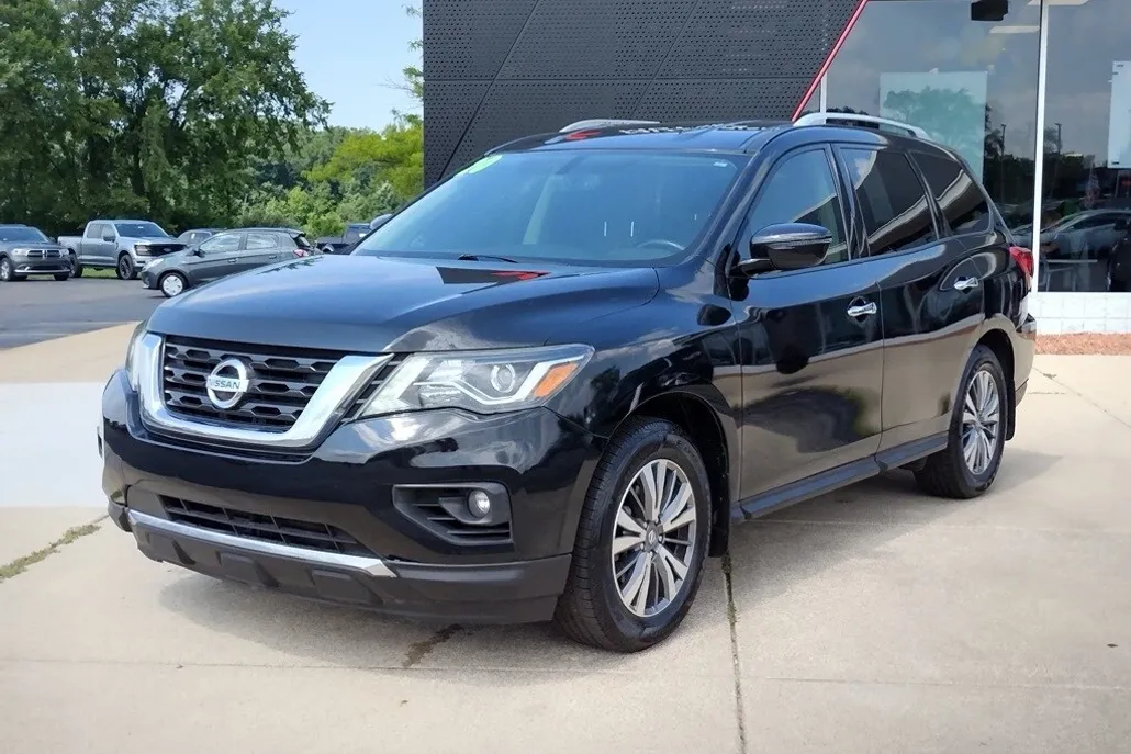 2020 Nissan Pathfinder SV photo 1