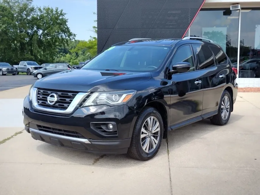 2020 Nissan Pathfinder SV photo 1
