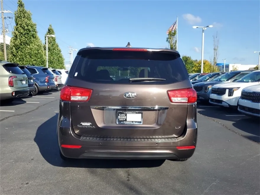 2017 Kia Sedona LX photo 1