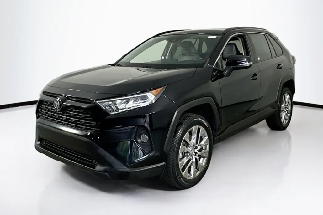 2019 Toyota RAV4 XLE Premium photo 1