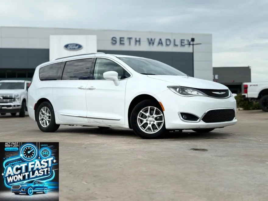 2020 Chrysler Pacifica Touring L photo 1